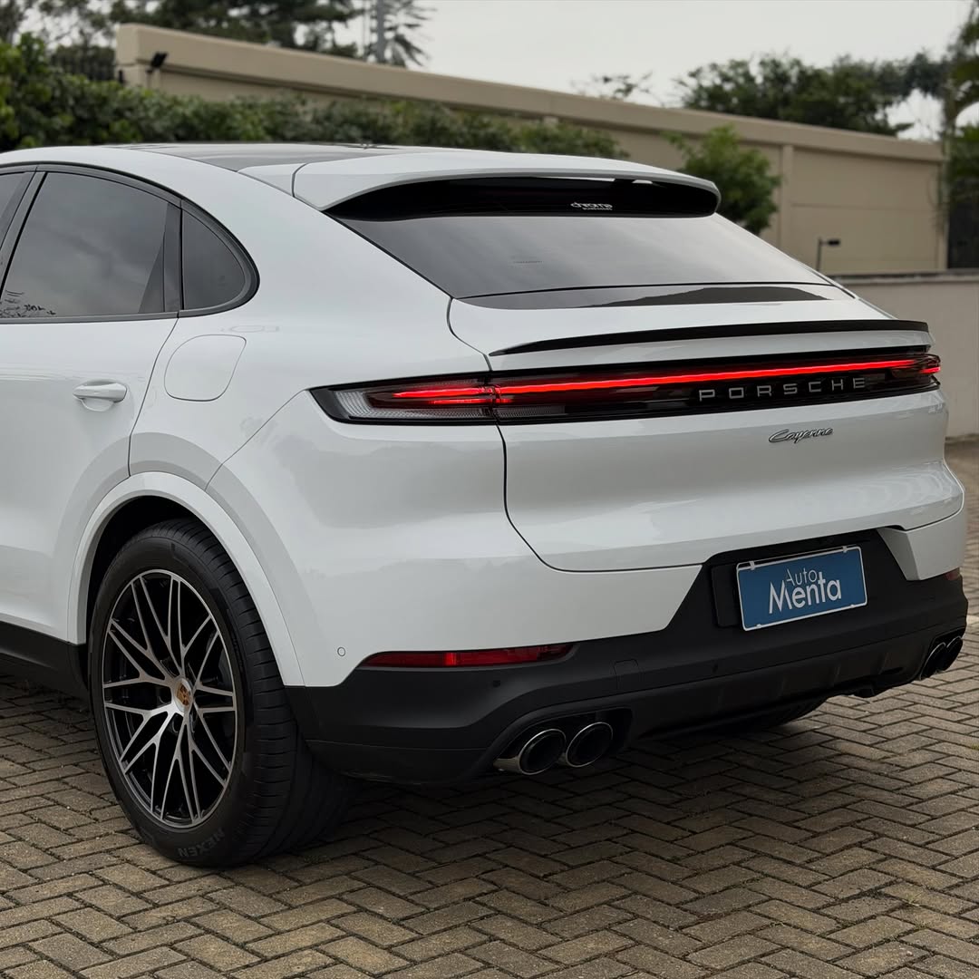 PORSCHE CAYENNE COUPÊ E-HYBRID - Imagem 3