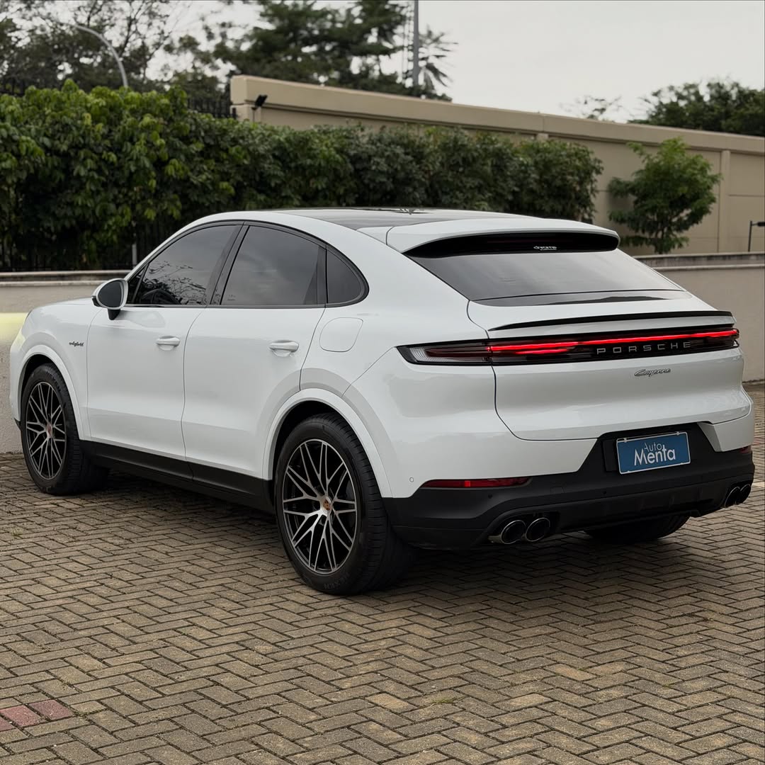 PORSCHE CAYENNE COUPÊ E-HYBRID - Imagem 4