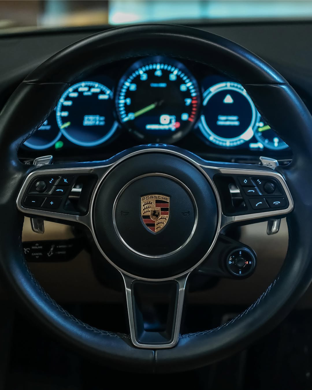PORSCHE PANAMERA 4 E-HYBRID - Imagem 3