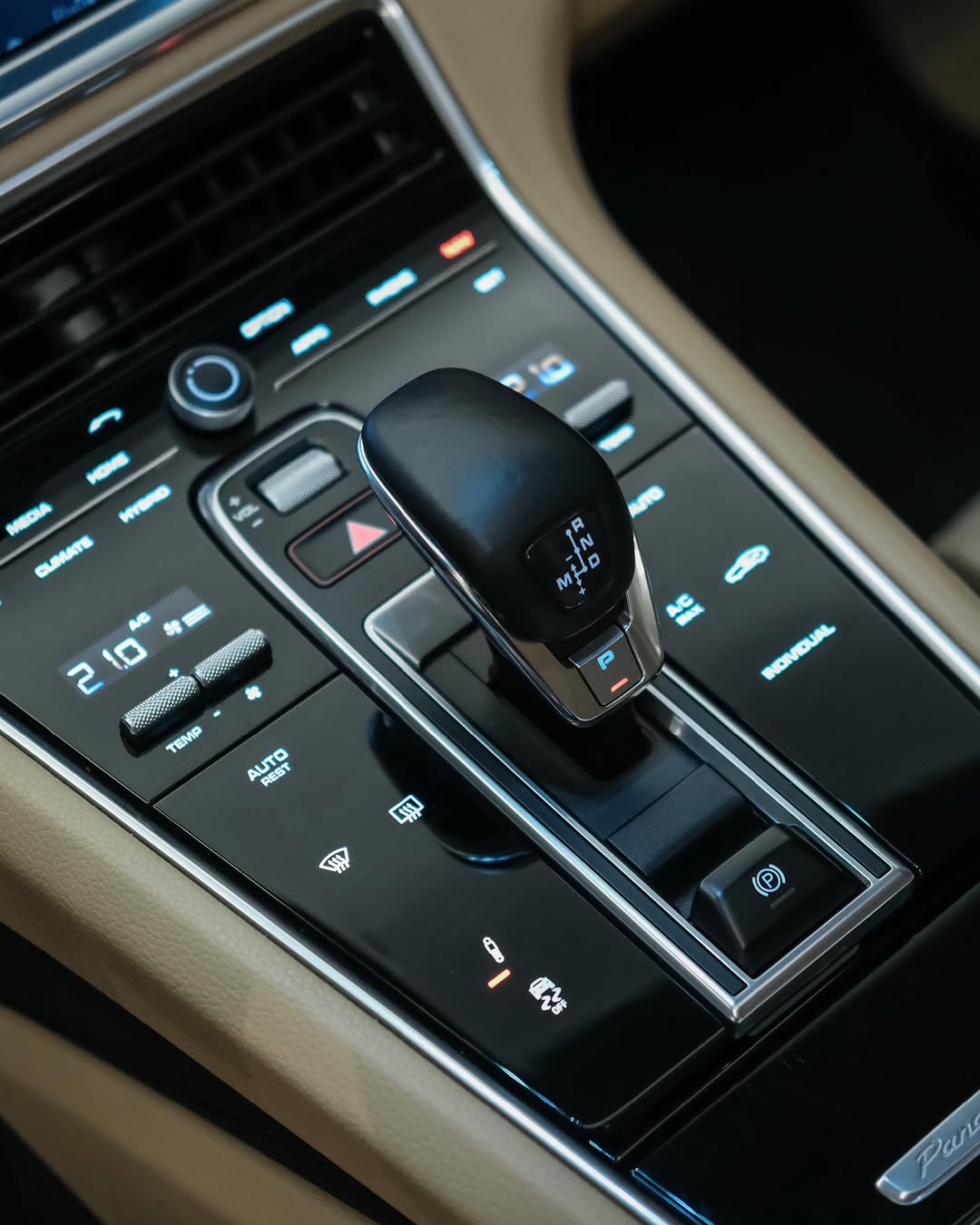 PORSCHE PANAMERA 4 E-HYBRID - Imagem 4