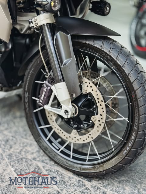 BMW R 1250 GS TRIPLE BLACK - Imagem 16