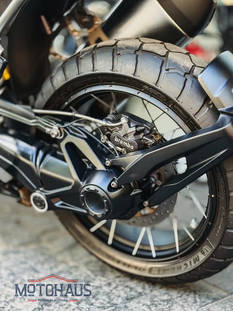 BMW R 1250 GS TRIPLE BLACK - Imagem 18