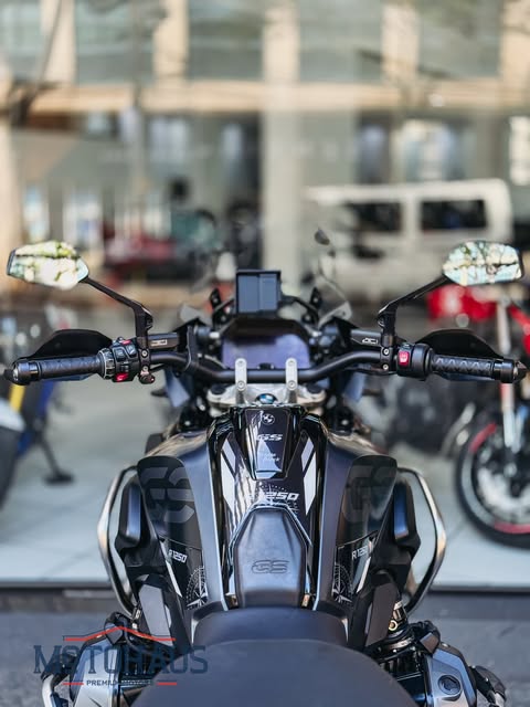 BMW R 1250 GS TRIPLE BLACK - Imagem 8