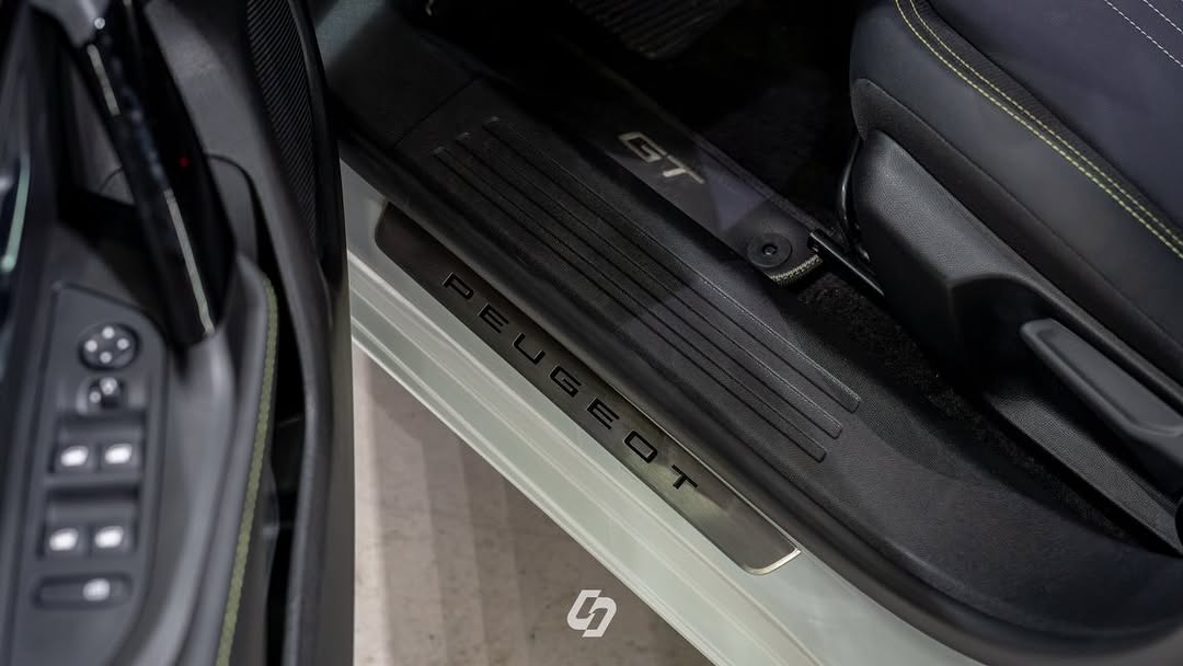 PEUGEOT 2008 GT - Imagem 12