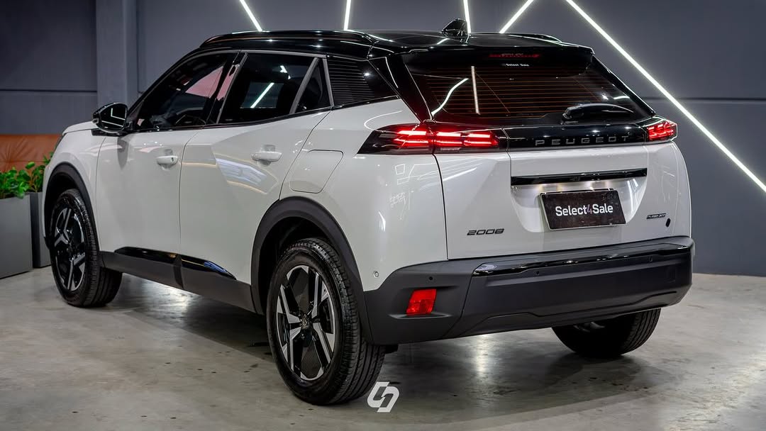 PEUGEOT 2008 GT - Imagem 13