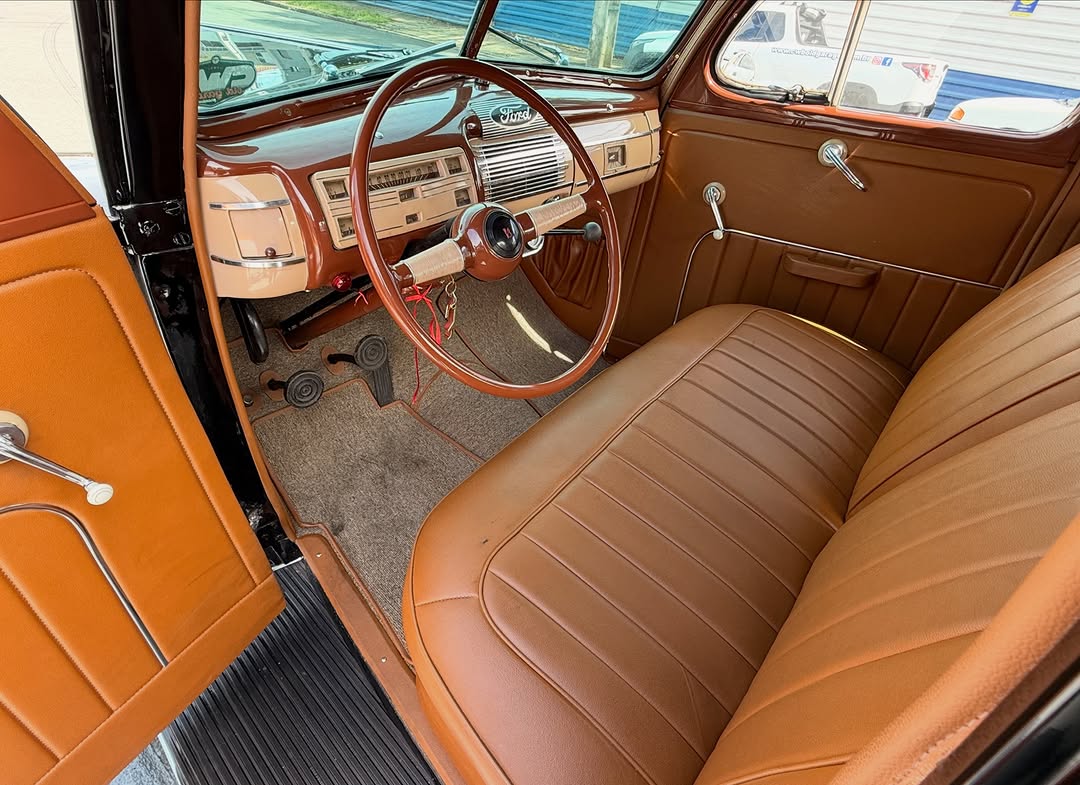FORD COUPE DE LUXE - Imagem 9