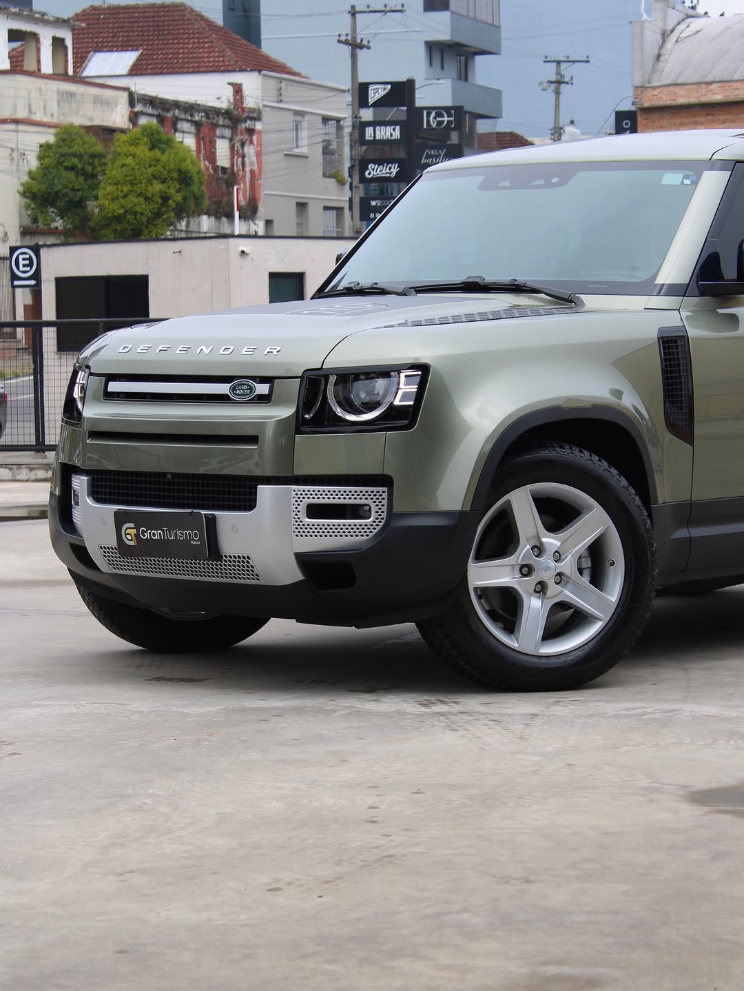 LAND ROVER DEFENDER SE - Imagem 2