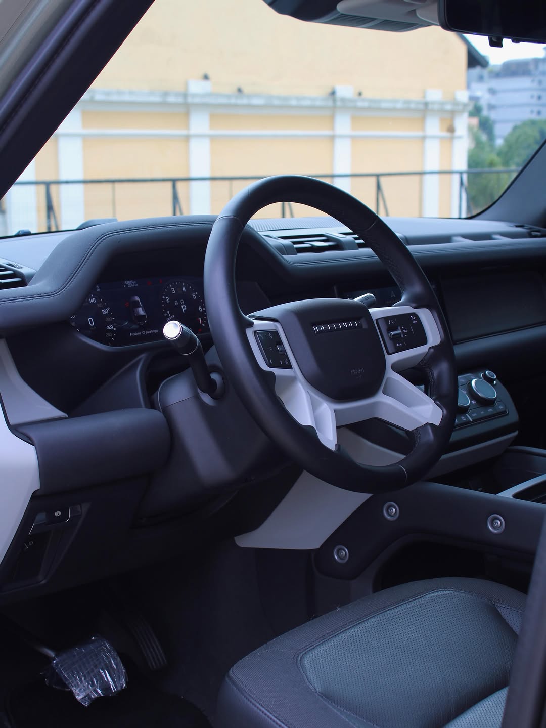 LAND ROVER DEFENDER SE - Imagem 5