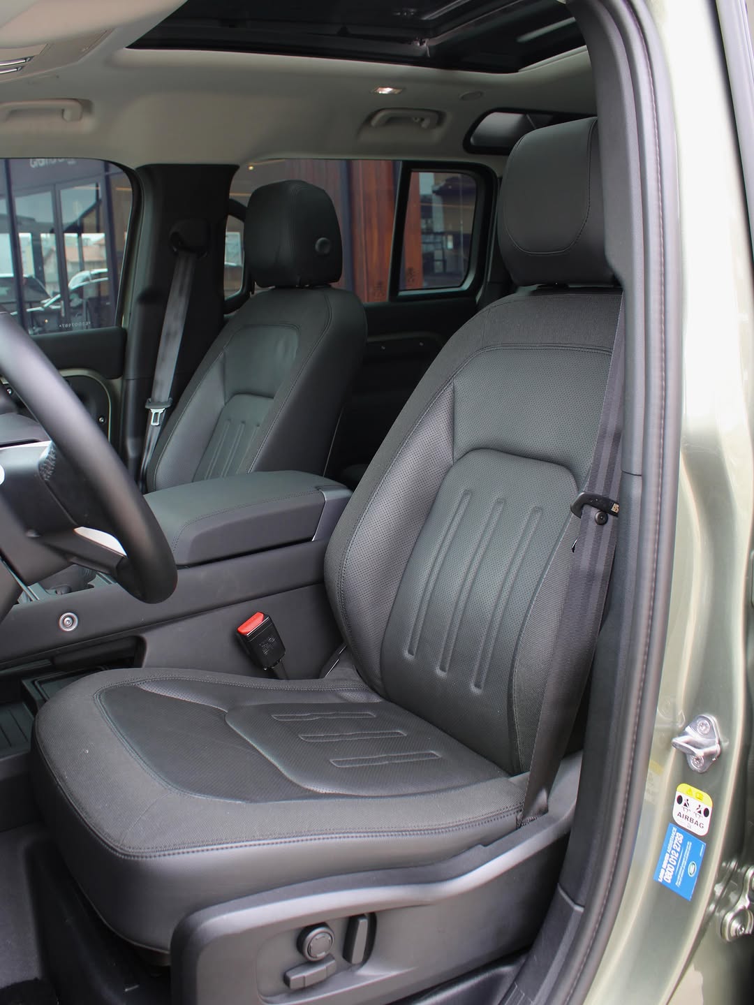 LAND ROVER DEFENDER SE - Imagem 6