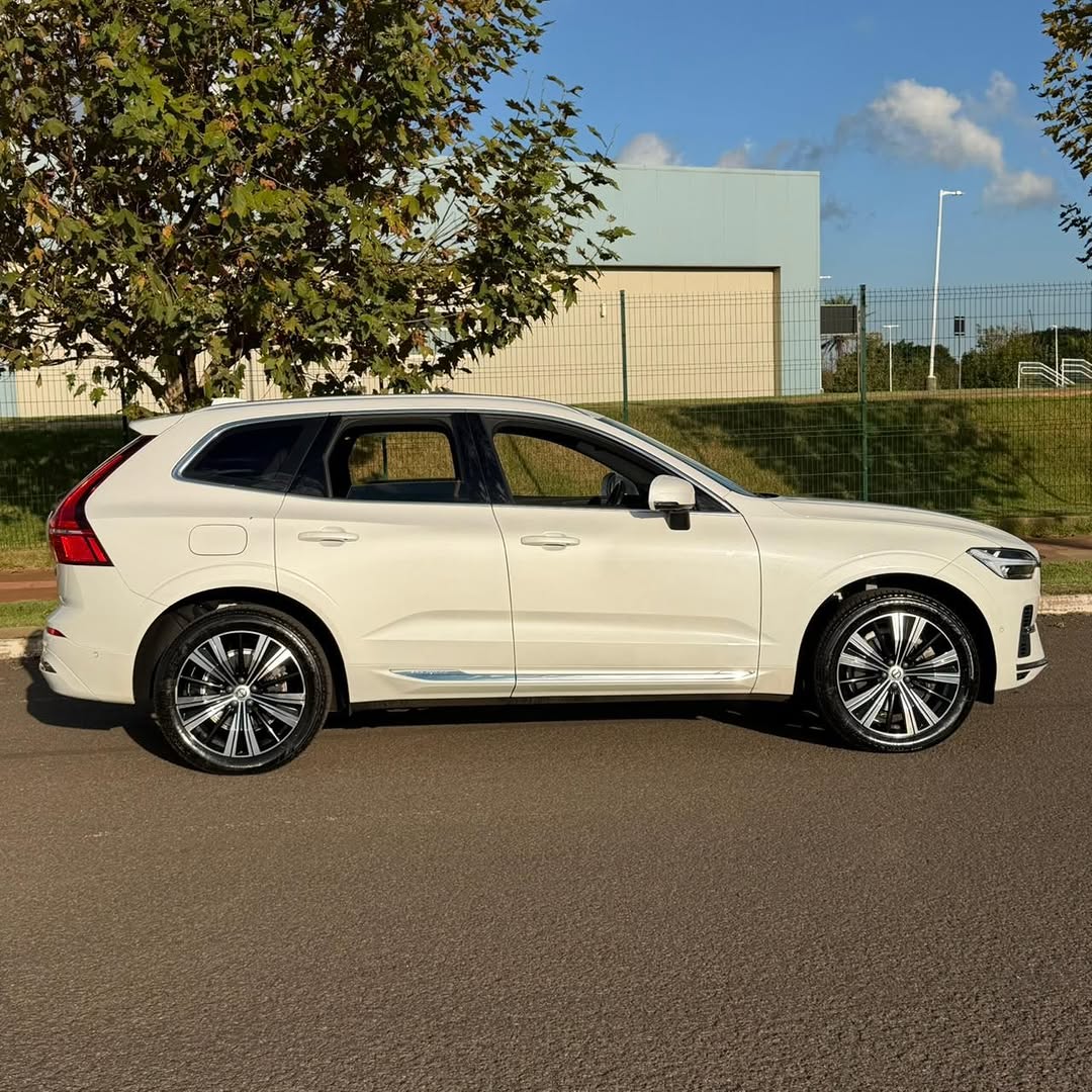 VOLVO XC60 INSCRIPTION T8 - Imagem 3