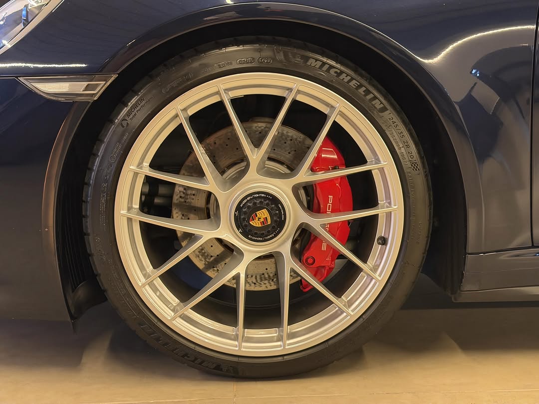 PORSCHE 911 CARRERA GTS - Imagem 11