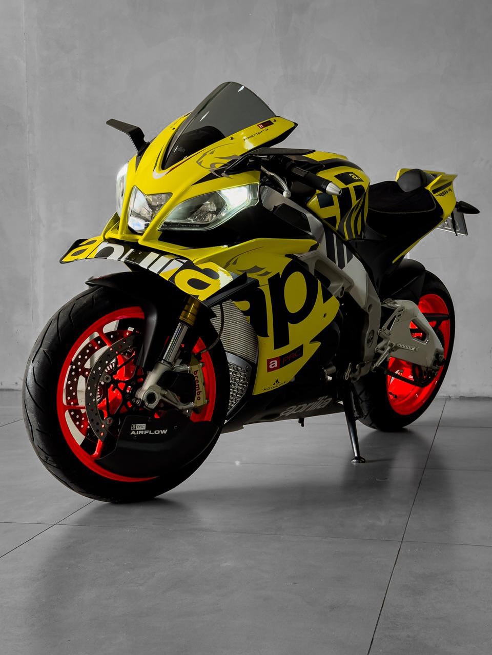 APRILIA RSV4 R - Imagem 2