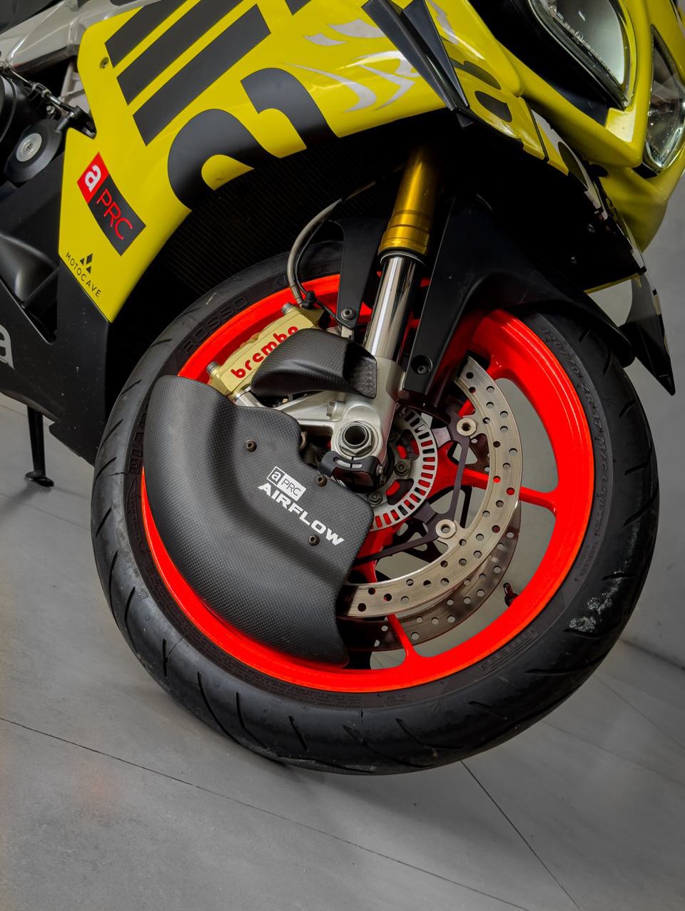 APRILIA RSV4 R - Imagem 12