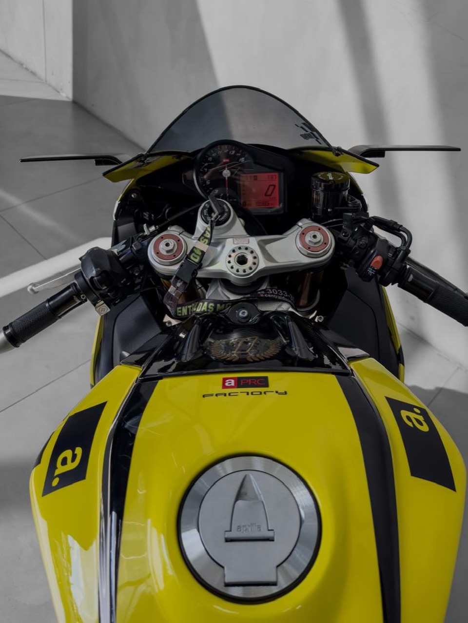 APRILIA RSV4 R - Imagem 7