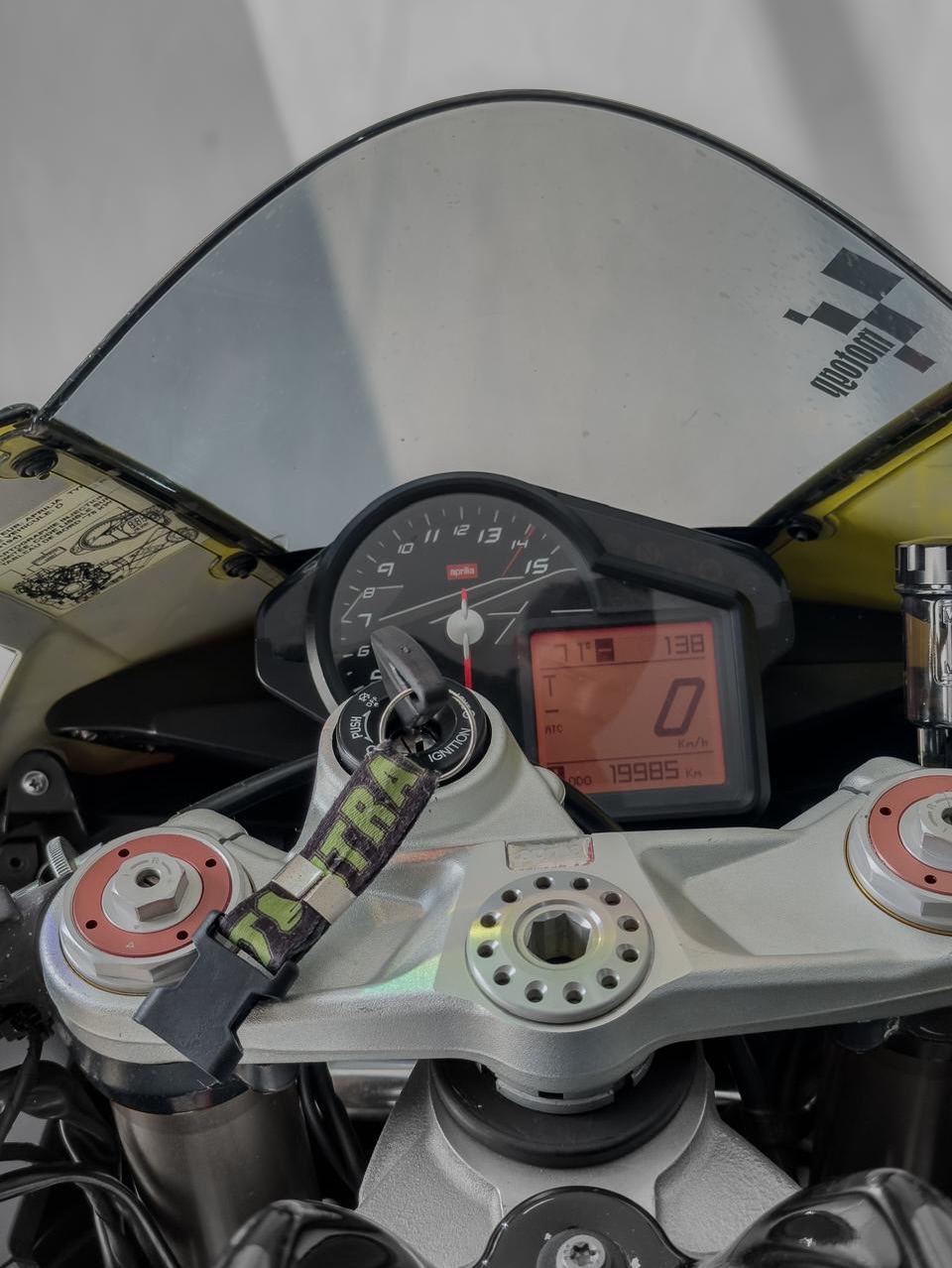 APRILIA RSV4 R - Imagem 9