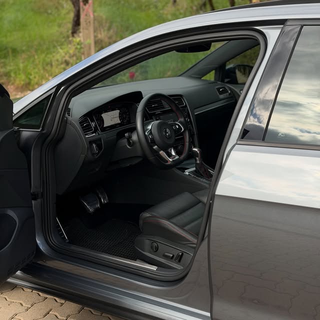 VOLKSWAGEN GOLF GTI - Imagem 6