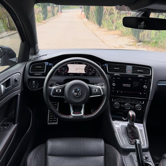 VOLKSWAGEN GOLF GTI - Imagem 7