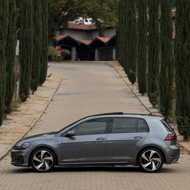 VOLKSWAGEN GOLF GTI - Imagem 9