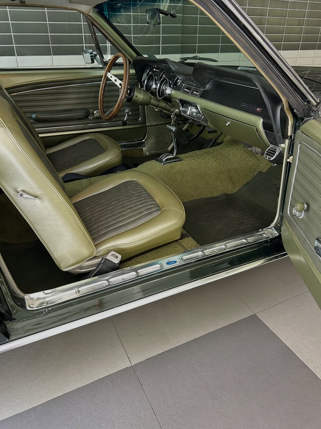 FORD MUSTANG - Imagem 8