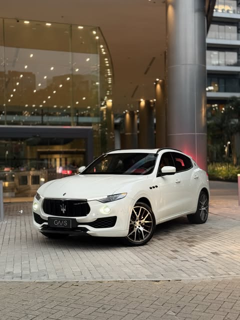 MASERATI LEVANTE S - Imagem 1