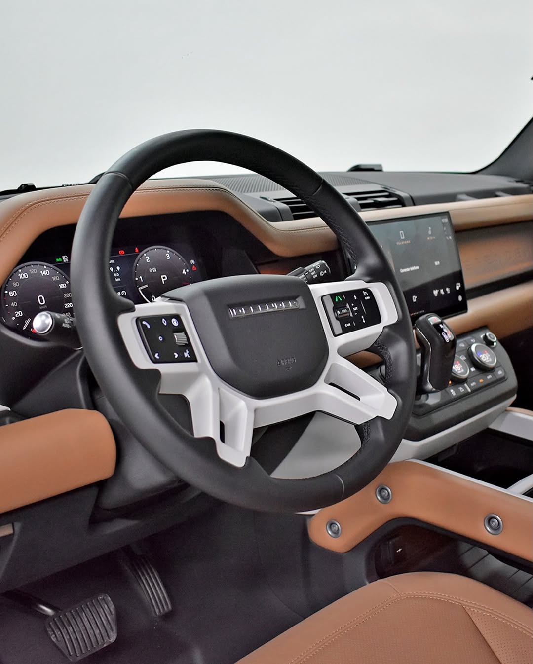 LAND ROVER DEFENDER X-DYNAMIC HSE D350 - Imagem 10