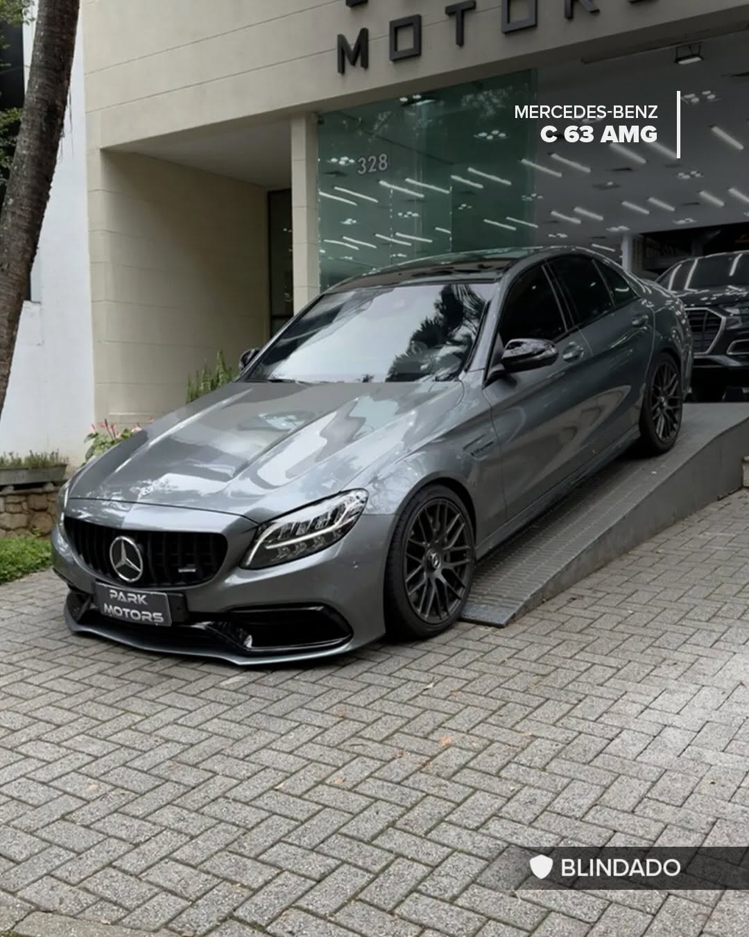 MERCEDES-BENZ C 63 AMG - Imagem 1