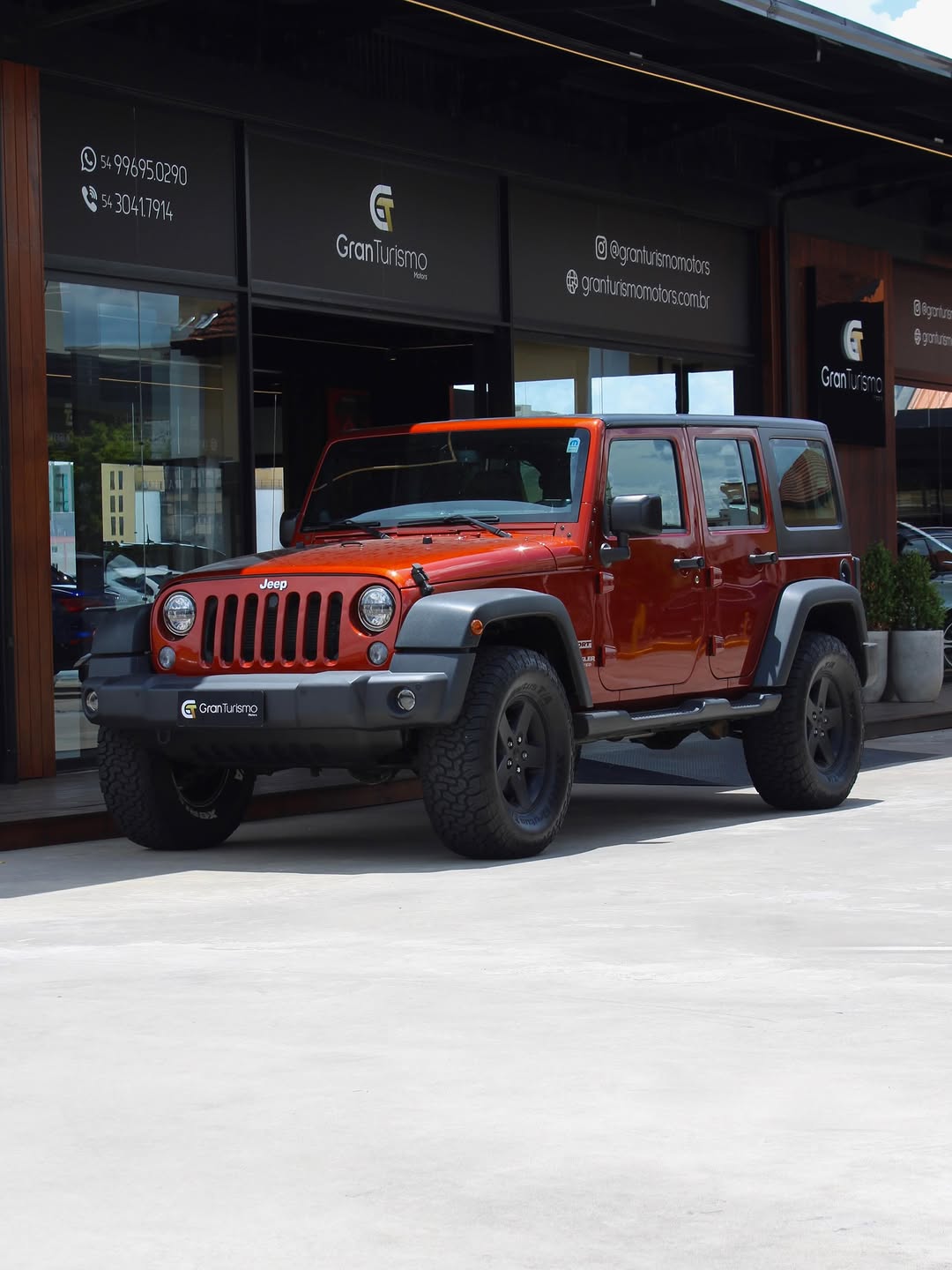 JEEP WRANGLER UNLIMITED SPORT - Imagem 1