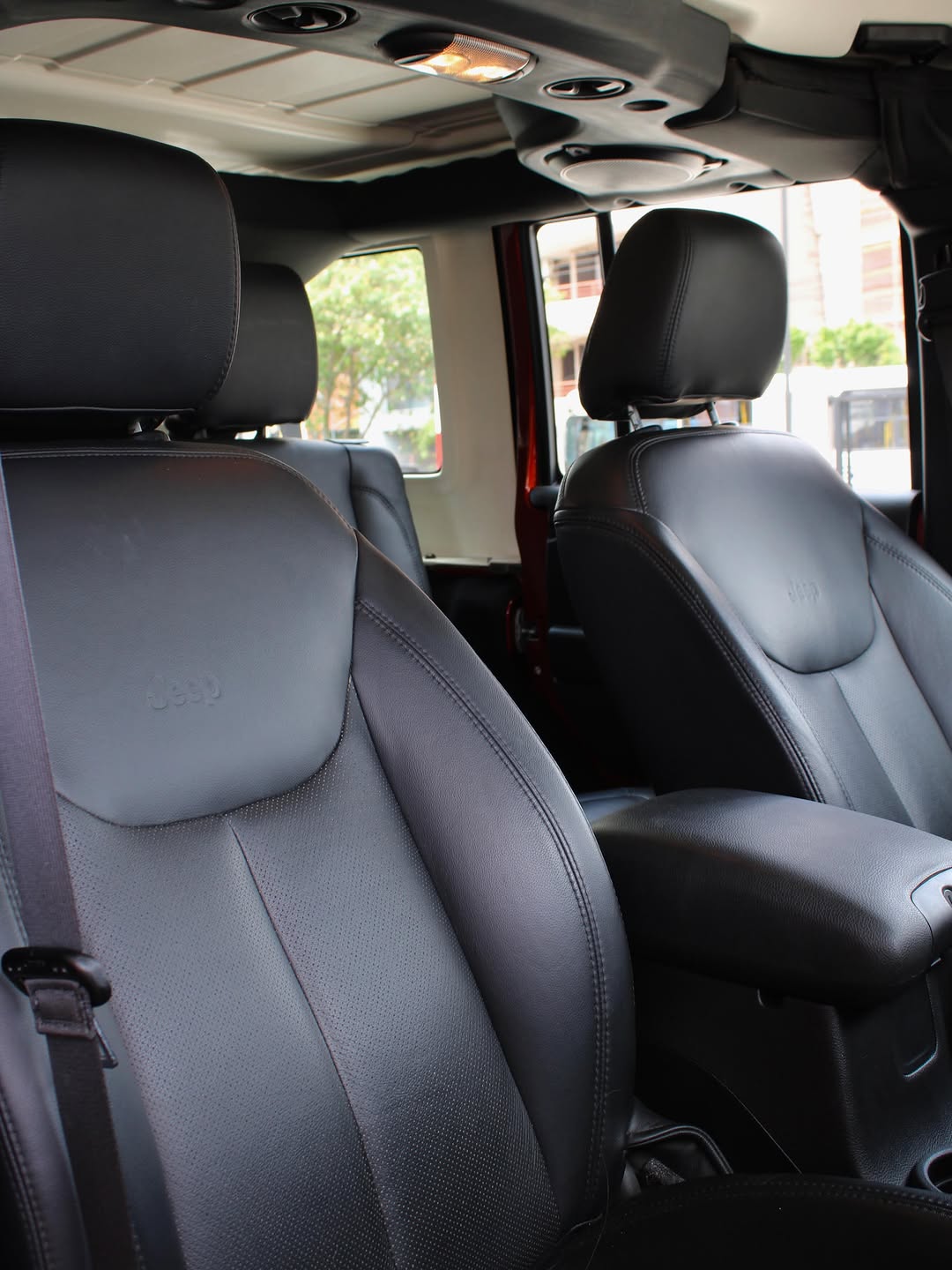 JEEP WRANGLER UNLIMITED SPORT - Imagem 8