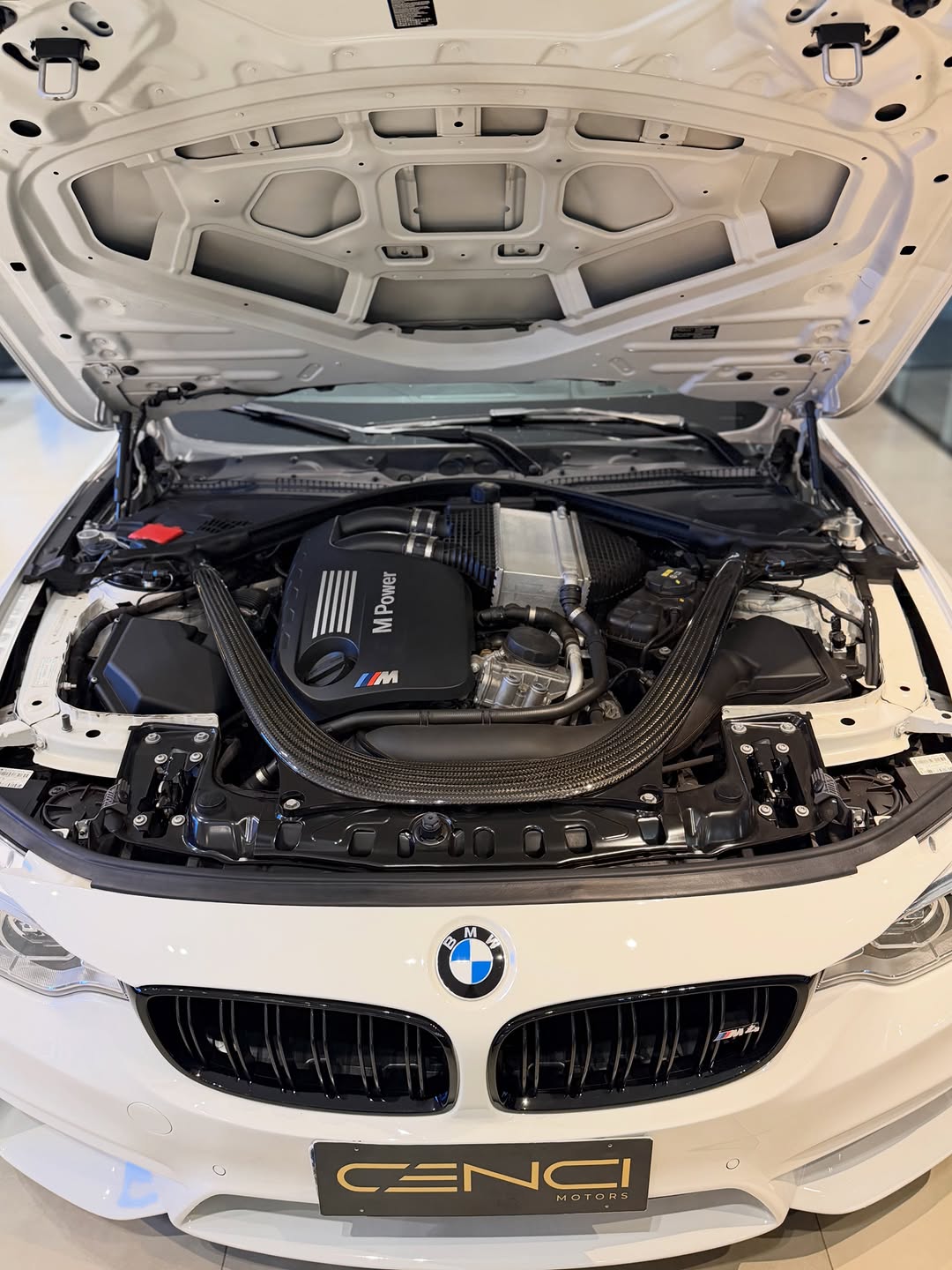 BMW M4 - Imagem 18