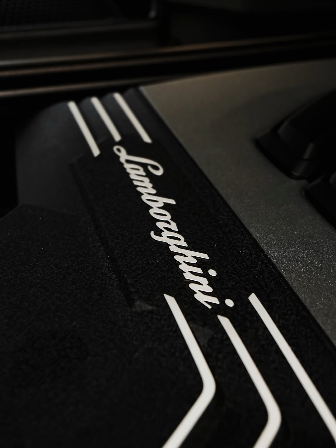 LAMBORGHINI URUS S - Imagem 12