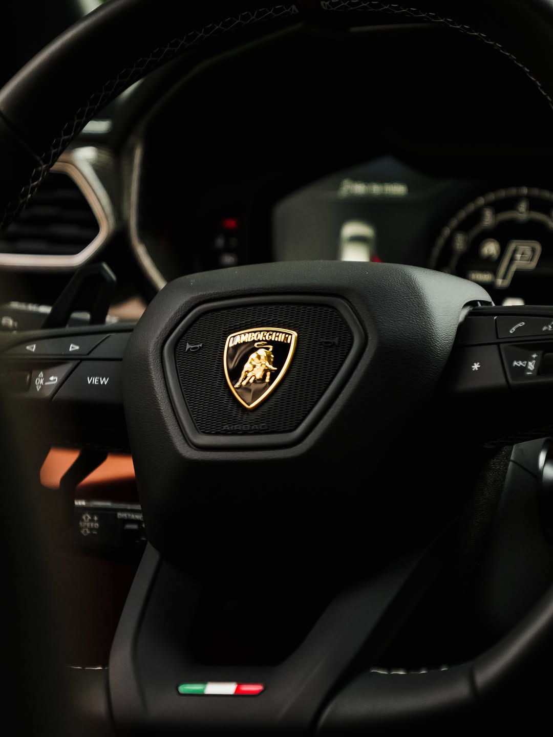 LAMBORGHINI URUS S - Imagem 17