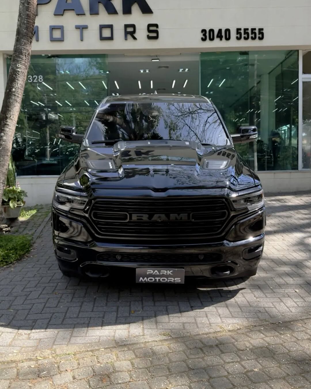 RAM 1500 LIMITED NIGHT EDITION - Imagem 3