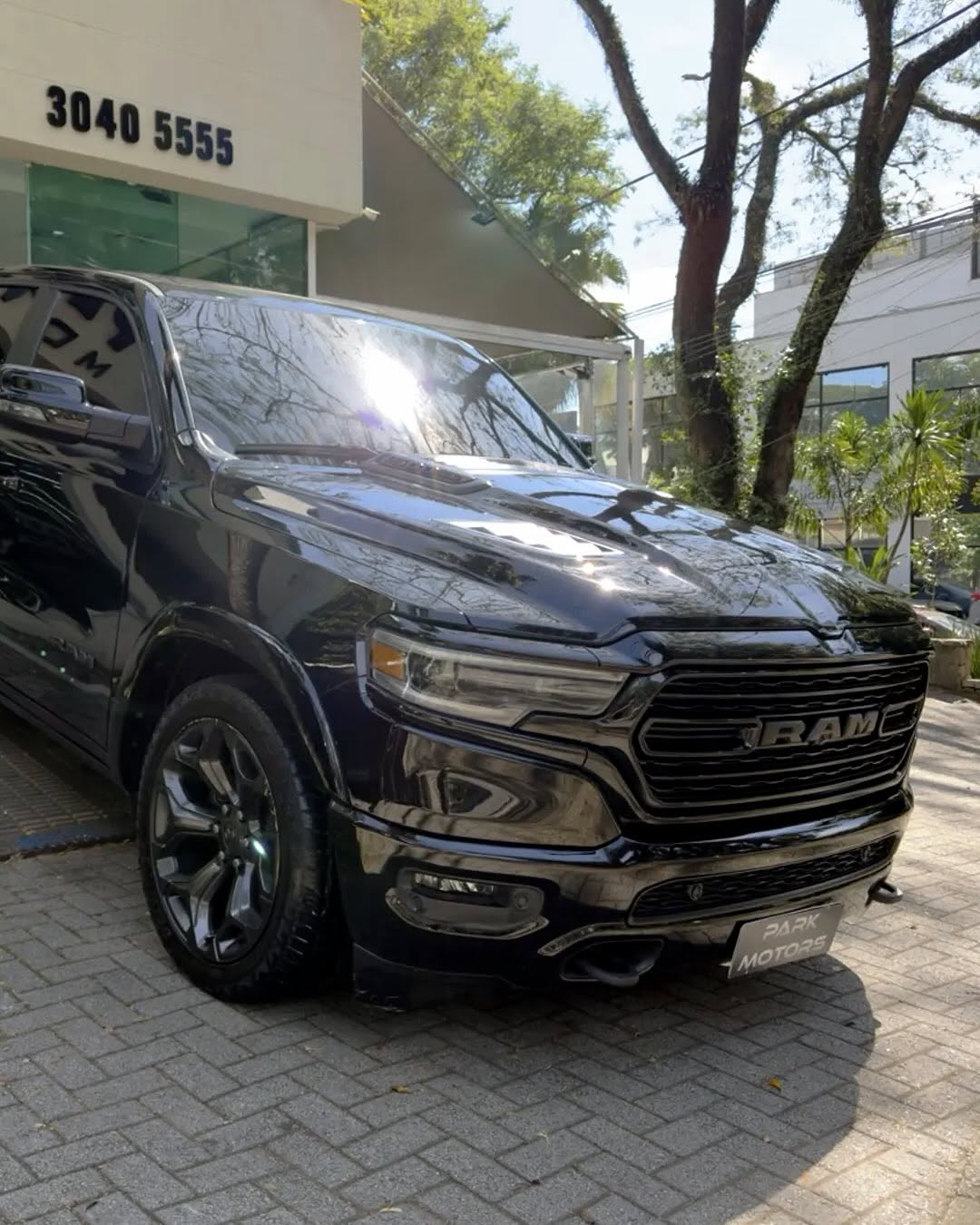 RAM 1500 LIMITED NIGHT EDITION - Imagem 4