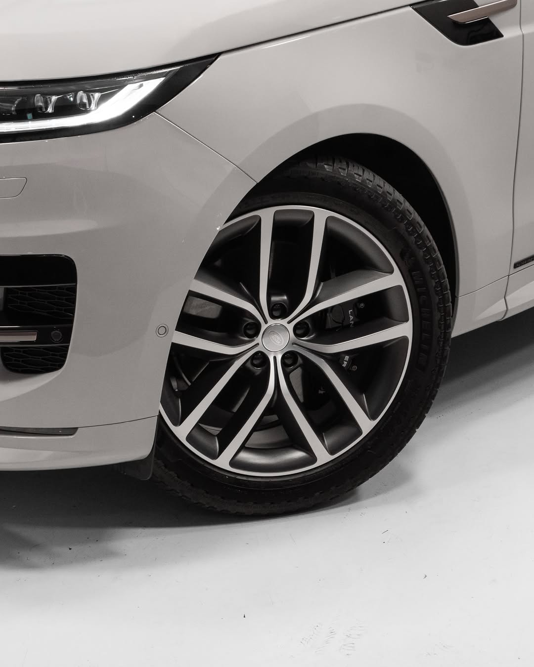LAND ROVER RANGE ROVER SPORT AUTOBIOGRAPHY P550E - Imagem 8