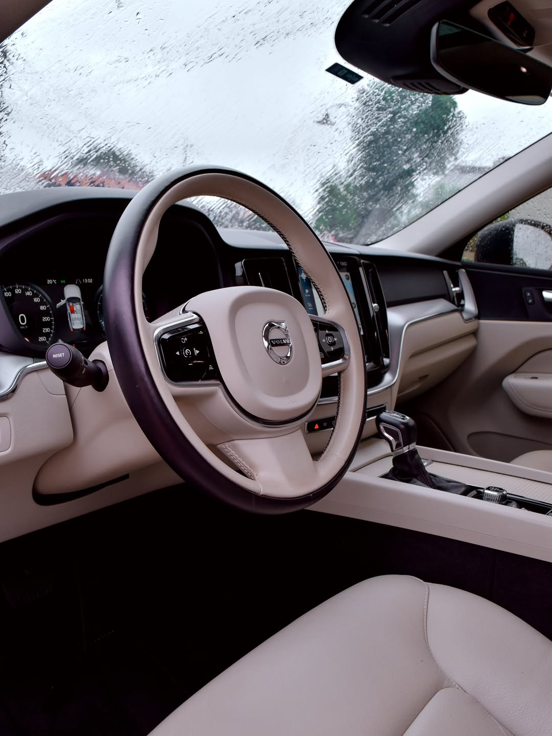 VOLVO XC60 T5 MOMENTUM - Imagem 5