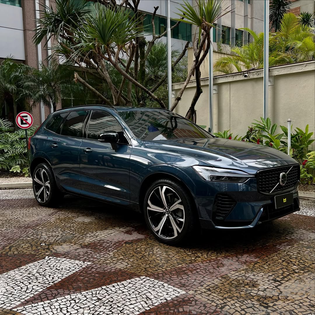 VOLVO XC60 ULTIMATE DARK PHEV AWD - Imagem 3