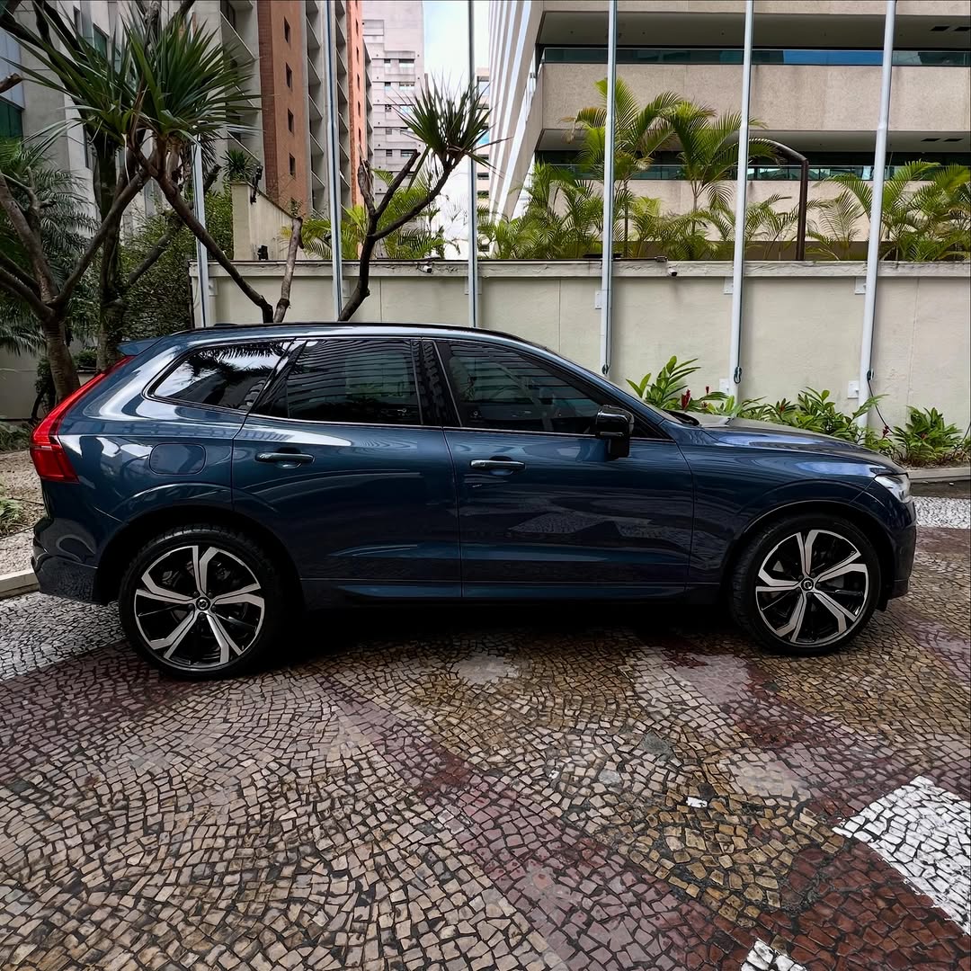 VOLVO XC60 ULTIMATE DARK PHEV AWD - Imagem 4