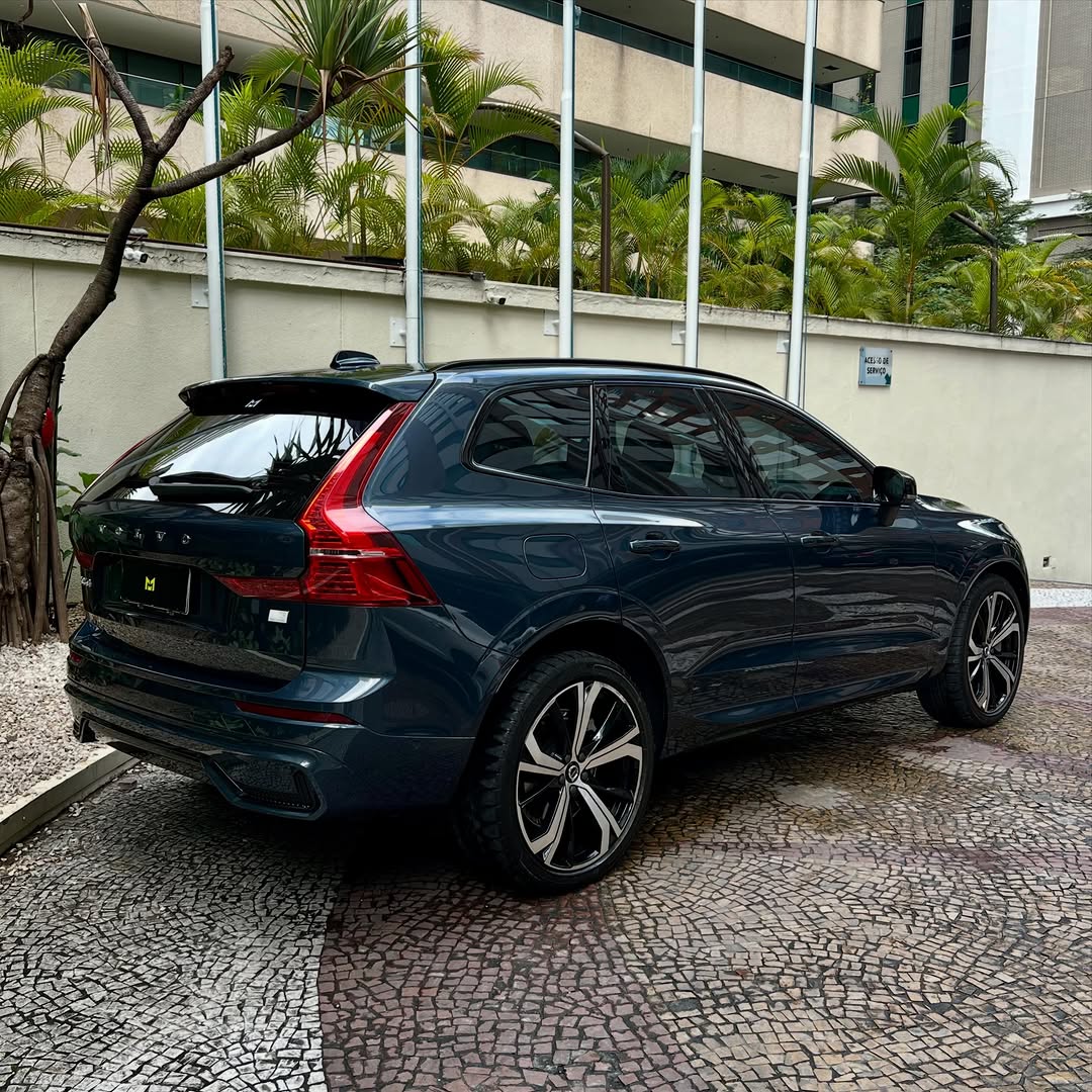VOLVO XC60 ULTIMATE DARK PHEV AWD - Imagem 5