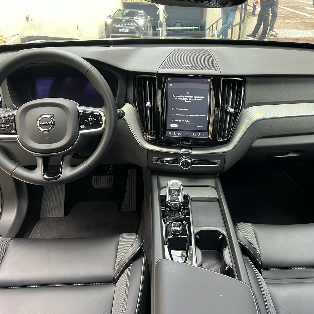 VOLVO XC60 ULTIMATE DARK PHEV AWD - Imagem 7
