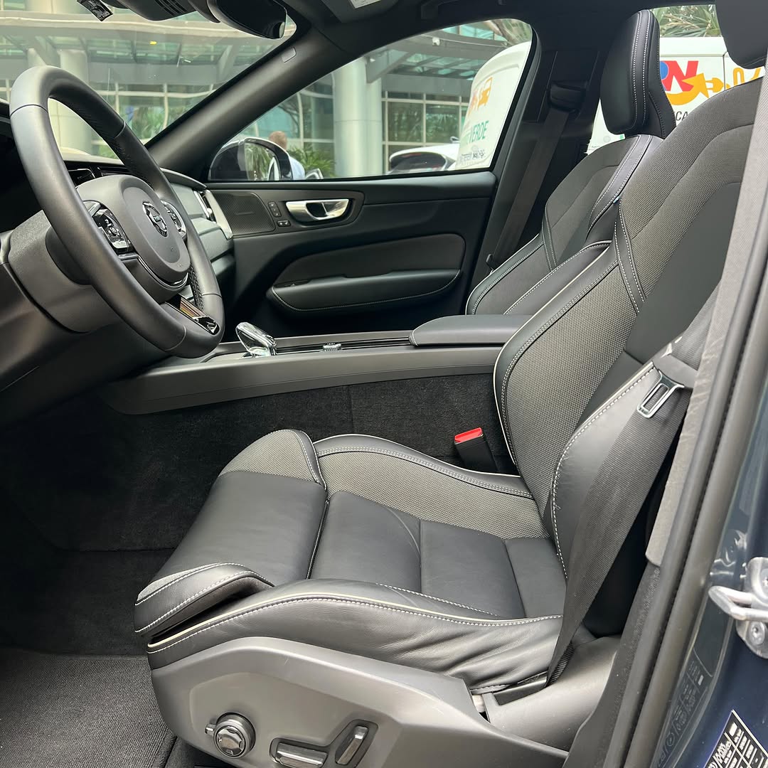VOLVO XC60 ULTIMATE DARK PHEV AWD - Imagem 8