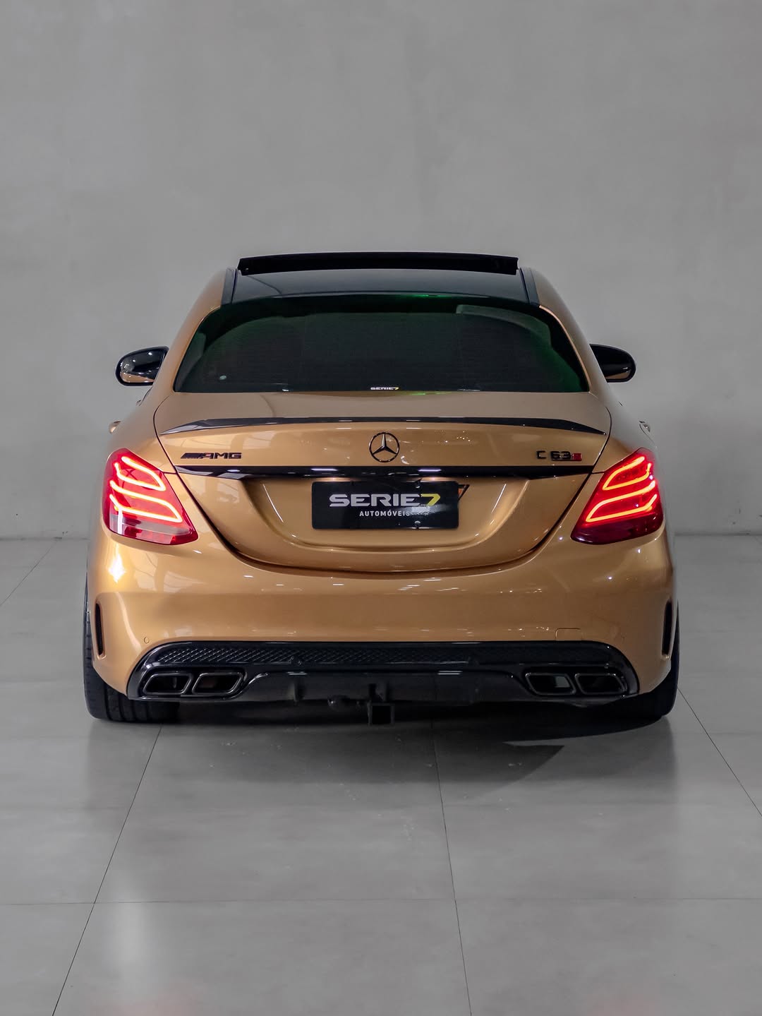 MERCEDES-BENZ C63 AMG - Imagem 11