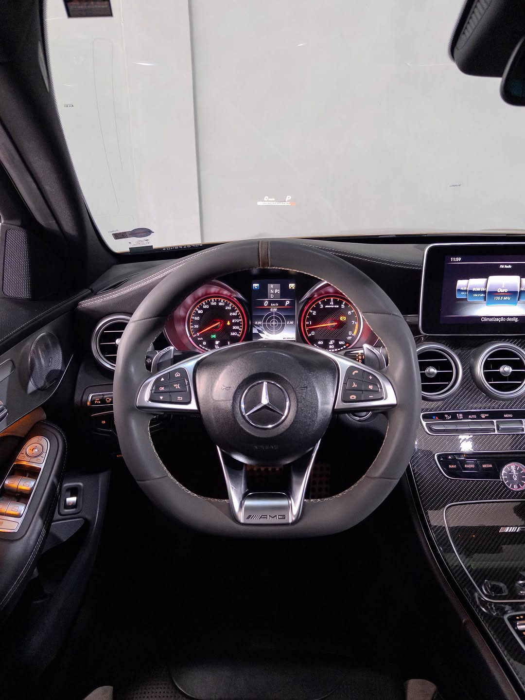 MERCEDES-BENZ C63 AMG - Imagem 12