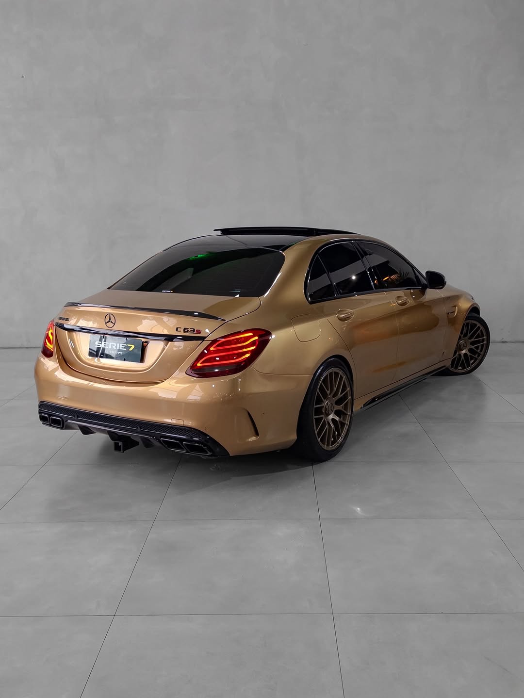 MERCEDES-BENZ C63 AMG - Imagem 15