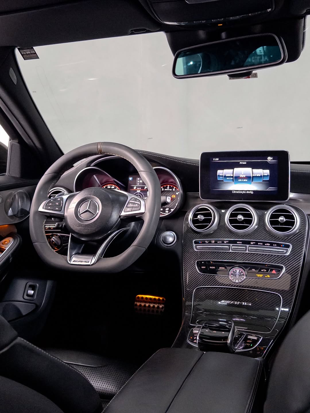 MERCEDES-BENZ C63 AMG - Imagem 4