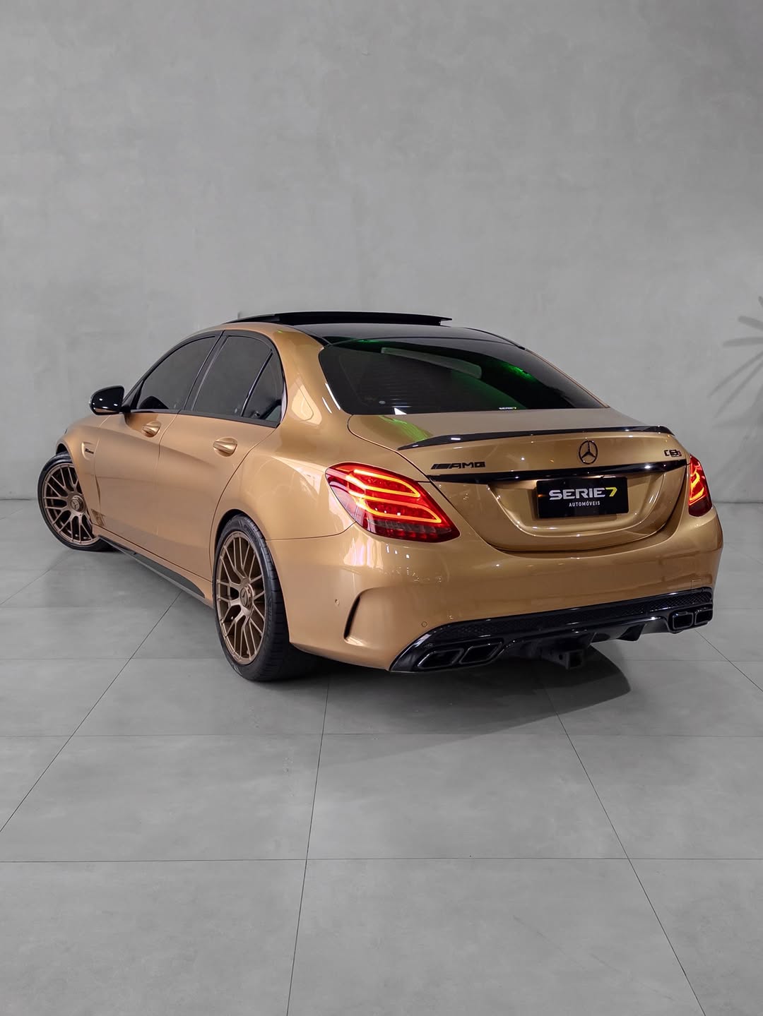 MERCEDES-BENZ C63 AMG - Imagem 8