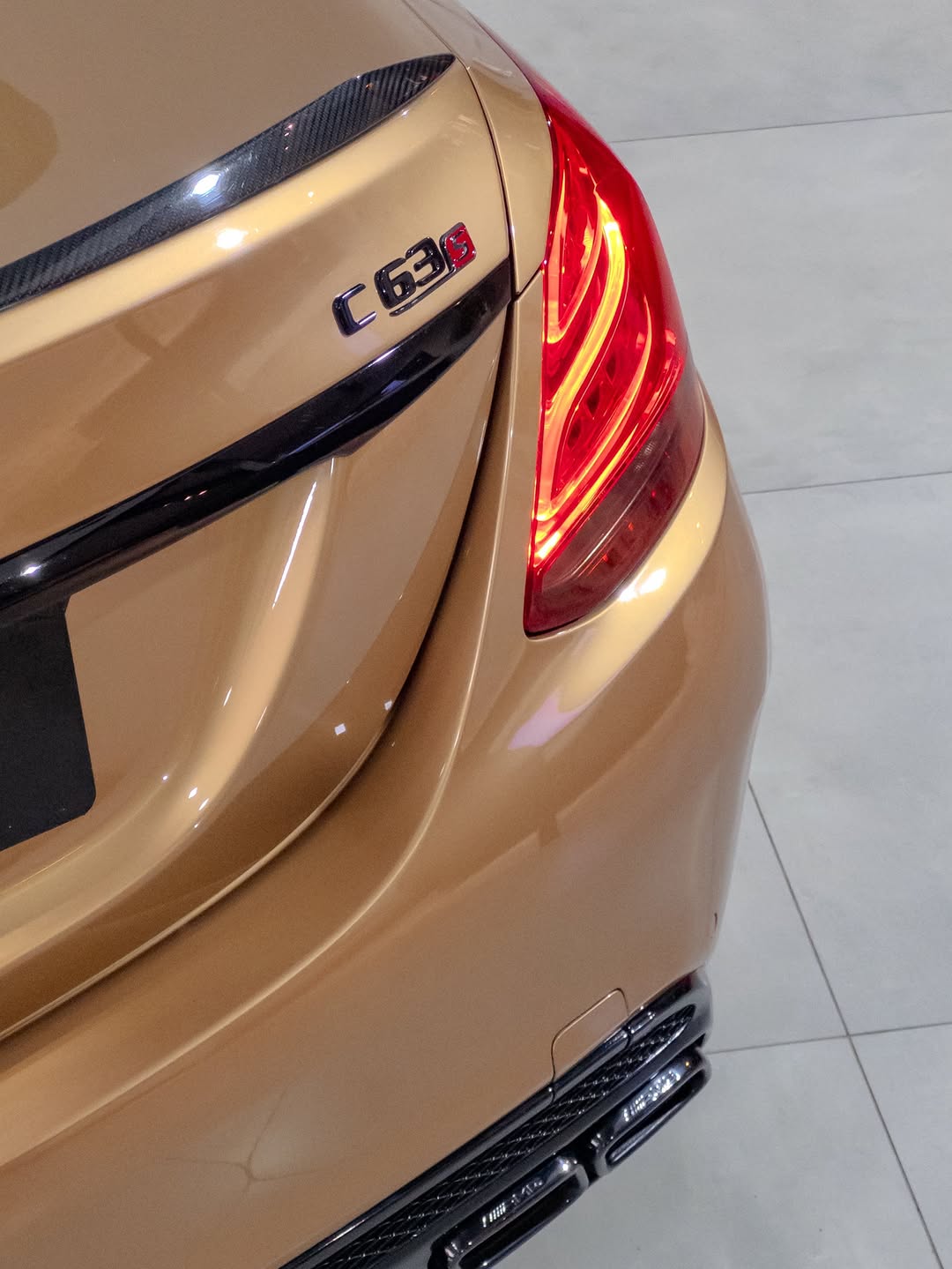 MERCEDES-BENZ C63 AMG - Imagem 9