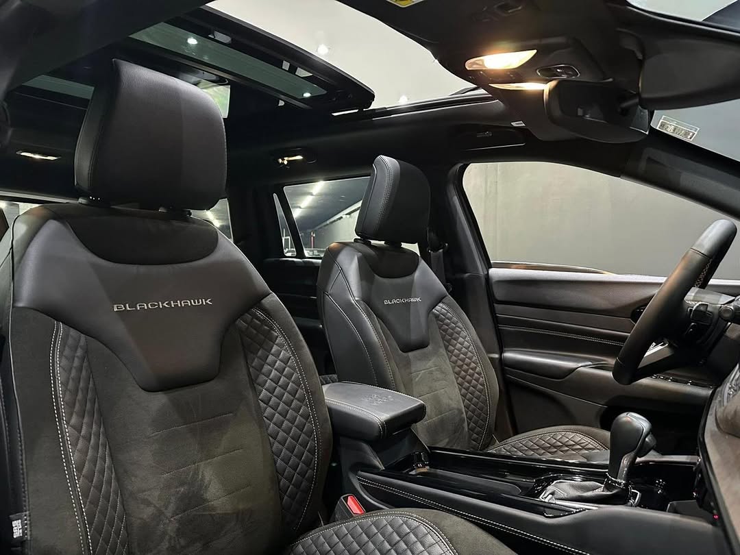 JEEP COMMANDER HURRICANE 4 TURBO GASOLINA BLACKHAWK AT9 - Imagem 7