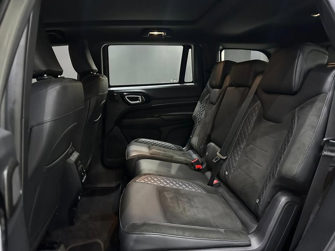 JEEP COMMANDER HURRICANE 4 TURBO GASOLINA BLACKHAWK AT9 - Imagem 8