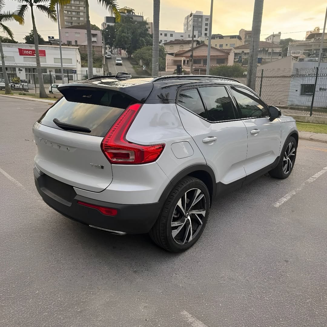 VOLVO XC40 T5 R-DESIGN - Imagem 4