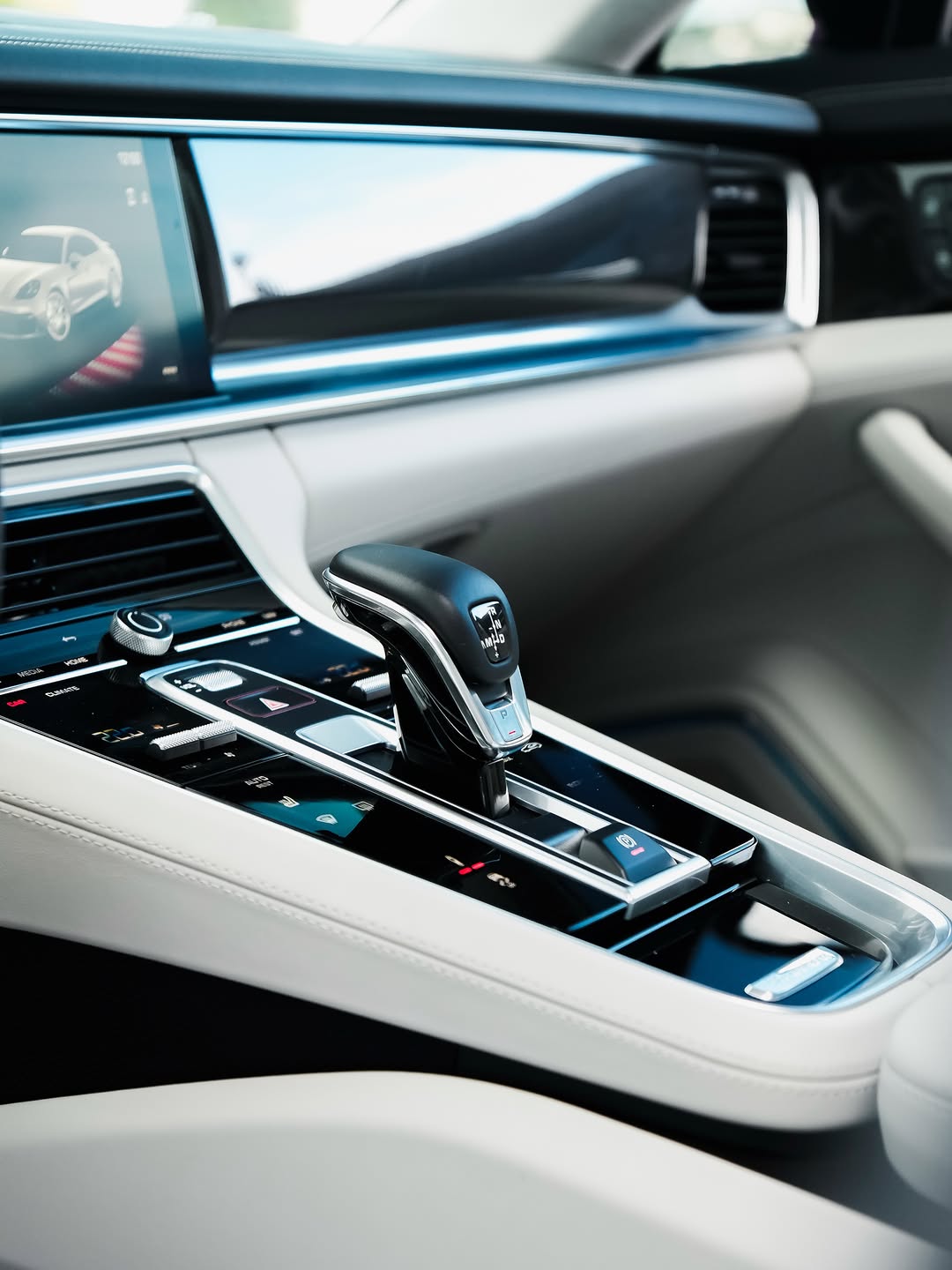 PORSCHE PANAMERA 2.9 V6 E-HYBRID 4 PDK - Imagem 3
